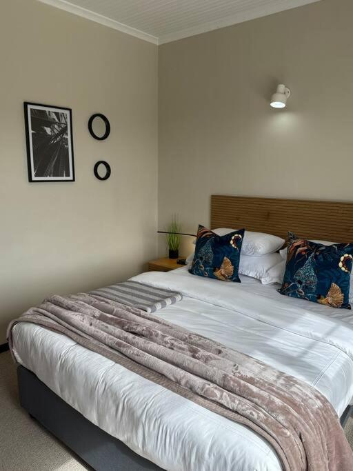 B Shocked Manor - Lux Cape Town