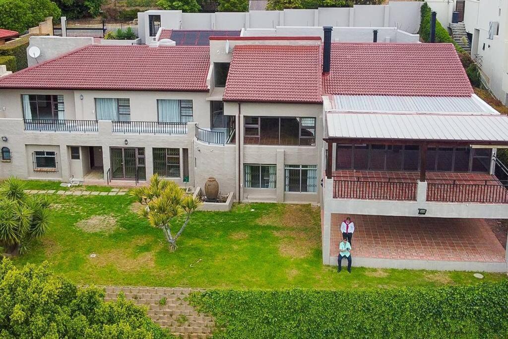 B Shocked Manor - Lux Holiday home Cape Town